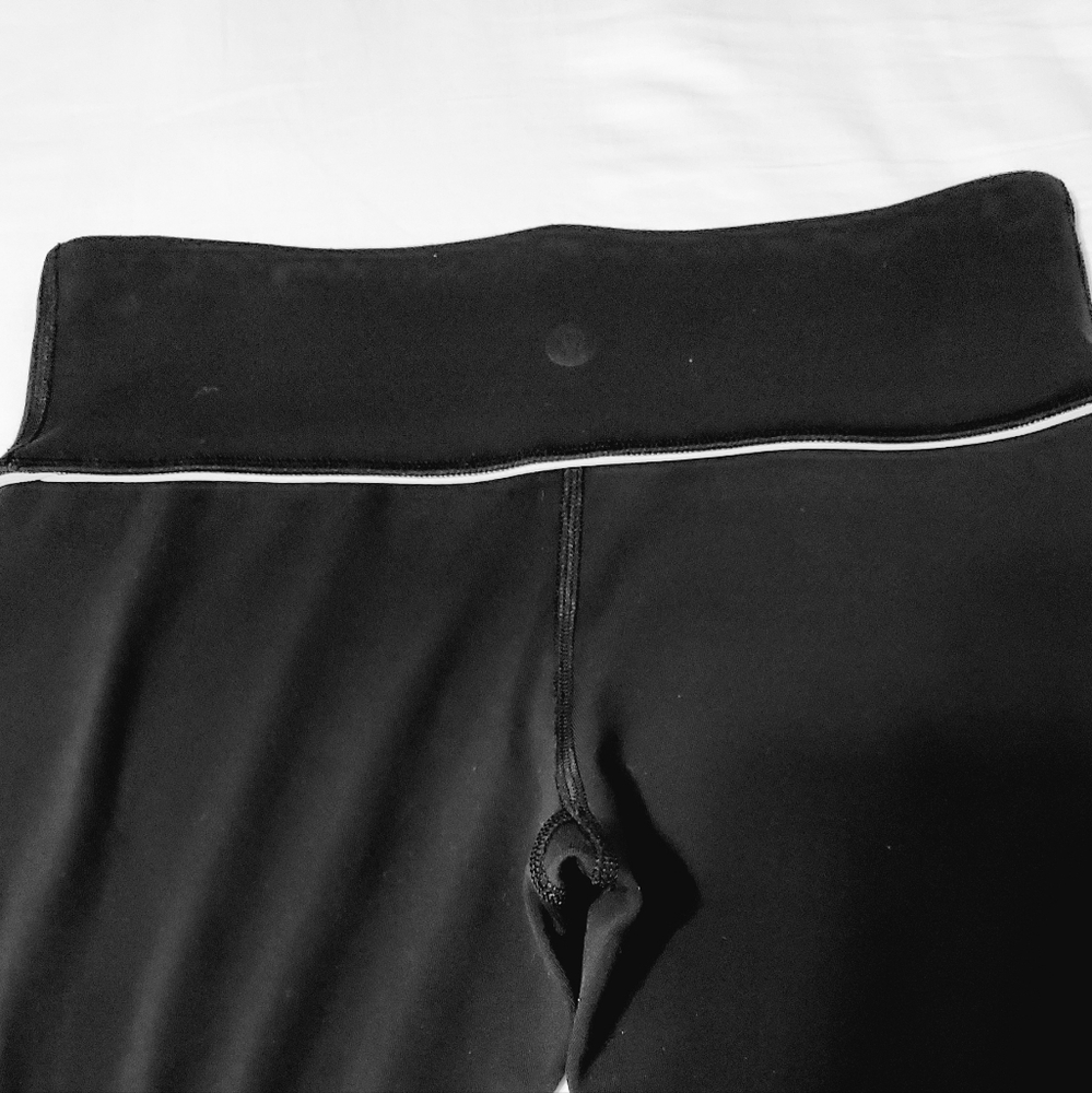 Lululemon black Capri size 6